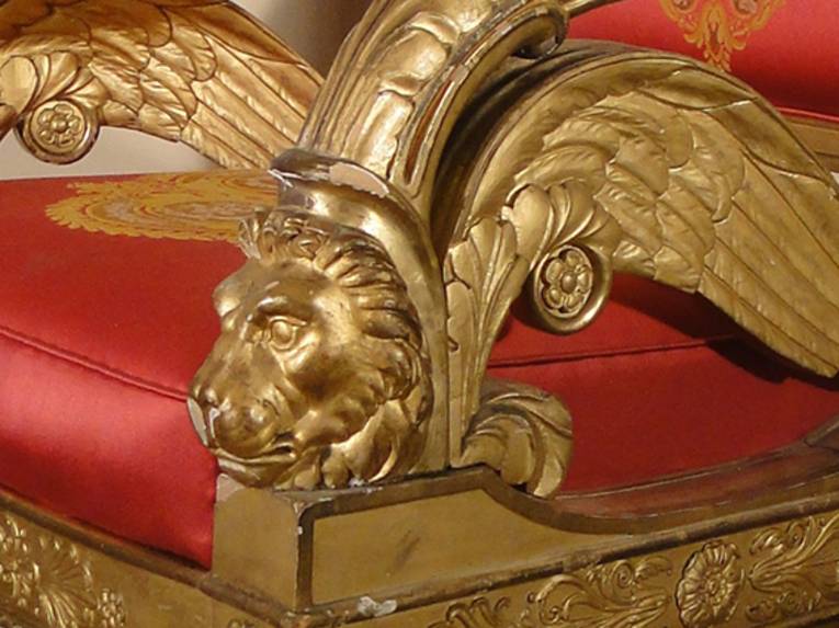 Prunksessel (Detail) aus dem Coursaal des ehem. Leineschlosses, 1834, Privatbesitz.